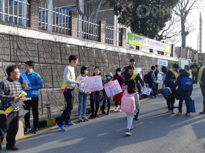 크기변환_홍농읍 기관사회단체 학교폭력예방 캠페인2.jpg