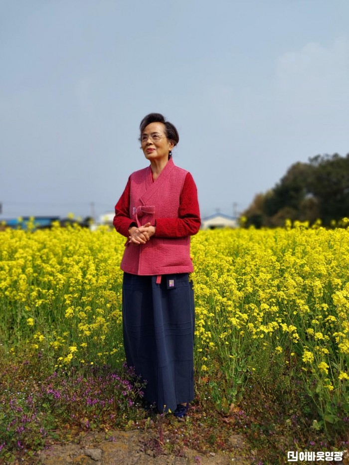 4.사진자료(허진 배우 현금200만원 기탁).jpg