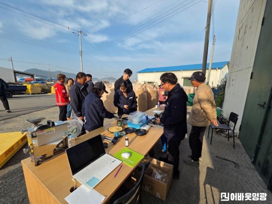 2.사진(염산면, 2025년산 공공비축미(가루쌀) 영광군 첫 수매) (2).jpg