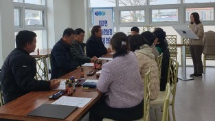 2.사진(대마면 지역사회보장협의체 제4분기 정기회의 개최 및 희망2026캠페인 성금 전달).jpg