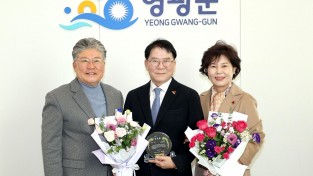 1.사진(제이아이글로벌 정인철 대표 고향사랑기부금 2천만 원 기탁)1.JPG