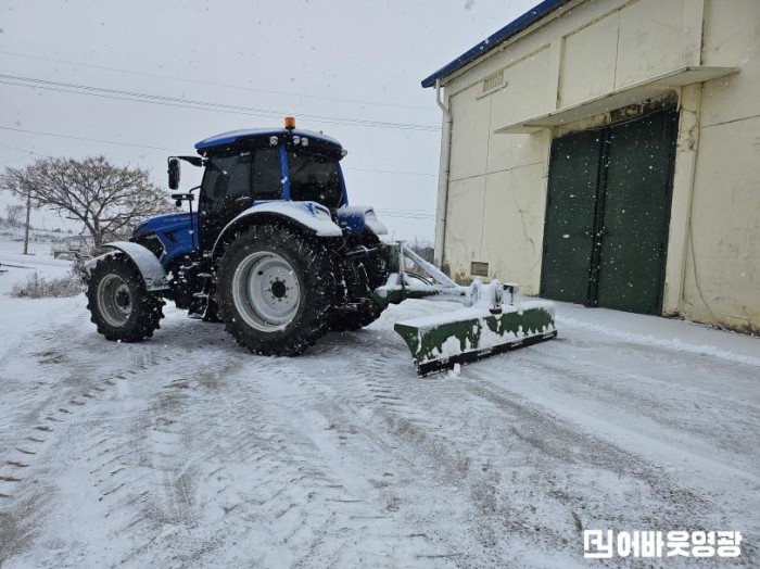 6.사진(영광군, 제설작업 트랙터 사고대비 보상대책 마련)2 (1).JPG