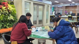 1.사진(영광군 적극행정으로 민원 만족도‘UP’… 가설건축물 연장신고 대행 서비스 지속 운영).jpg