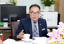 [인터뷰] “군민과 함께 걷는 의회, 김강헌 의장의 의정 철학을 듣다”