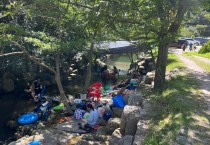 시원한 물놀이·그늘 속 힐링…군민 발길, 우산공원·안골계곡으로