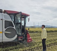 영광읍, 벼 수확현장 찾아 농민의 땀에 귀 기울이다