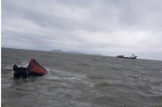 영광 송이도 해상 예인선 전복…3명 구조·1명 실종