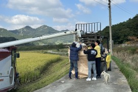 홍농읍, 벼 수확철 영농현장 방문 농민 격려