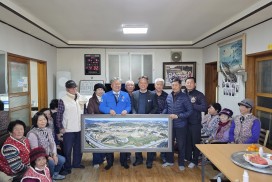 군서면, ‘마을전경 항공사진 액자’전달식 가져