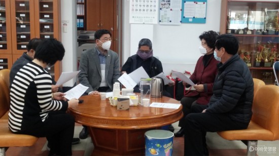 홍농읍, 코로나19 취약계층 위기가구 발굴에 나서다  1.jpg