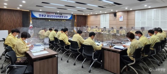 4.지난 6일 영광군 소회의실에서 사회적거리두기 개편안 3단계 연장에 따른 전달 회의를 가졌다.jpg