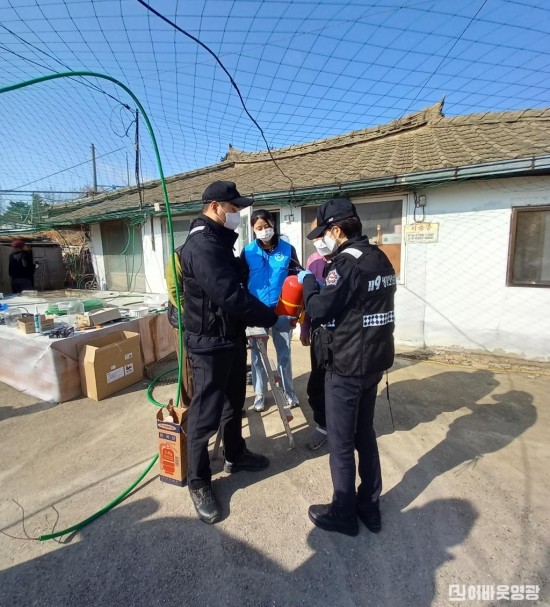 읍면1.사진자료(염산면, 우리동네 복지기동대 새해 첫 출동!) (2).jpg