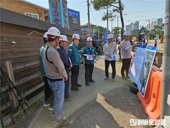 1.사진자료(영광읍 하수도정비 중점관리지역 정비사업 현장점검 실시) (2).jpg