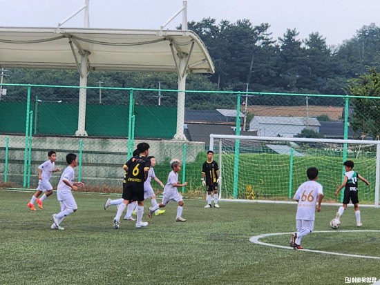 2-3.사진자료(영광군, 하계전국초등학교 축구 리그 개최로 열기 UP!)_수정.jpg