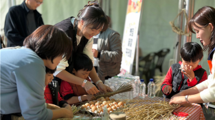 2.사진자료(가을 농촌의 따뜻한 정취, 전통체험 가득한 2024 묘량 갈쿠나무 축제 성황)-수정 (1).png