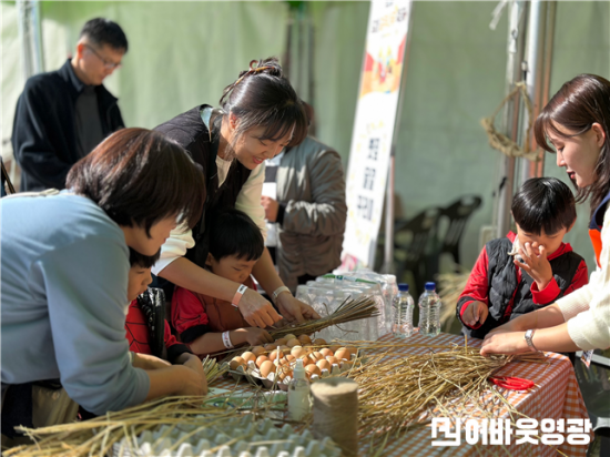 2.사진자료(가을 농촌의 따뜻한 정취, 전통체험 가득한 2024 묘량 갈쿠나무 축제 성황)-수정 (1).png