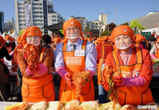 1.사진자료(영광군,「2024 대한민국 김치대전」참가로 우수 농수특산물 전국 홍보) (4).jpg