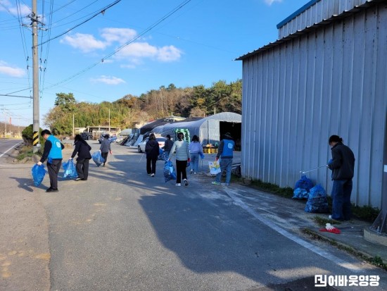 2.사진자료(청정군남만들기, 도로변 환경정화활동).jpg