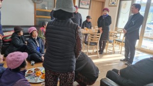 1.사진자료( 군서면장, 새해 어르신께 신년인사로 첫 행보 ) (2).jpg