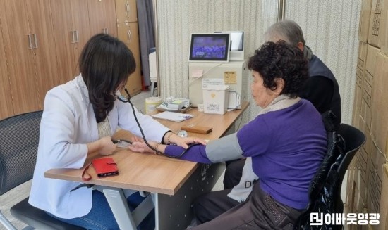 1.사진자료(영광군, AI-IoT 어르신 건강관리서비스 신규 참여자 300명 모집) (1).jpg