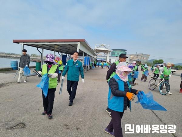3.사진자료(염산면, 전국생활체육대축전 대비 환경정화 활동 실시) (1).jpg