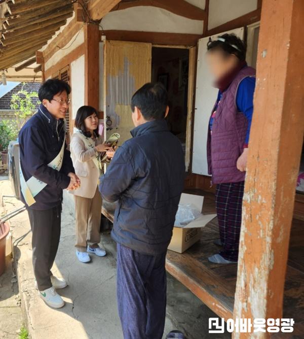 3.사진자료(법성면지역사회보장협의체, 온기나눔 사랑의 밥그릇 전달).jpeg