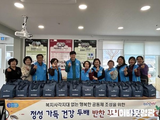 1.사진자료(정성가득 건강 두 배 반찬 꾸러미 지원사업).jpg