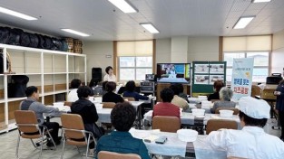 3.사진자료(영광군노인복지관, ‘행복을 빚는 치즈공방’ 운영) (1).jpg