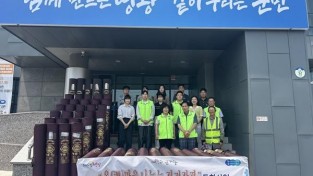 1.군남면 지역사회보장협의체 저소득층 어르신에게 사랑의 전기장판 전달.jpg
