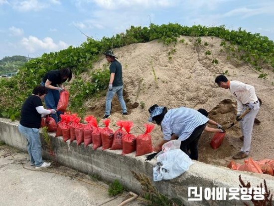 2.영광읍, 호우 대비 모래주머니 제작! 군민 안전이 최우선 ! (2).jpg