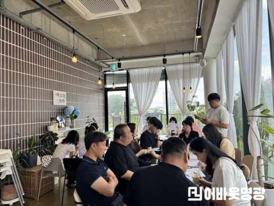 공동교육과정 연구회 활동모습 (3).jpg