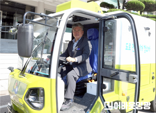 1.사진(도로청소차량) 2.png