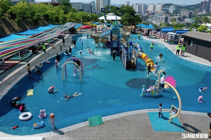 2.운영사진(우산공원 어린이 물놀이장).jpg