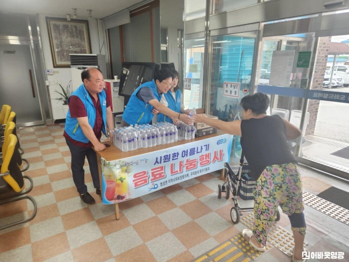 1.사진(시원한 여름나기 음료나눔 행사).jpg