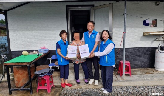 5.사진(군서면 추석맞이 옥당골 한가족 결연세대 방문).jpg