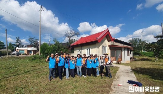 4.사진(대마면 의용소방대·복지기동대 사랑의 마당청소 실시).jpg