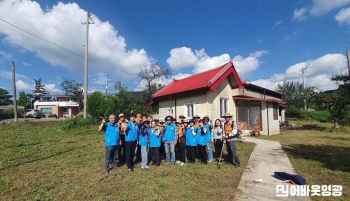 4.사진(대마면 의용소방대·복지기동대 사랑의 마당청소 실시).jpg