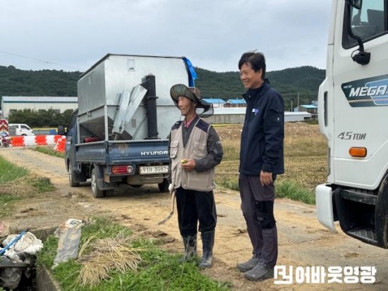 4.사진(묘량면 농번기철 맞아 영농현장 방문)3.JPG