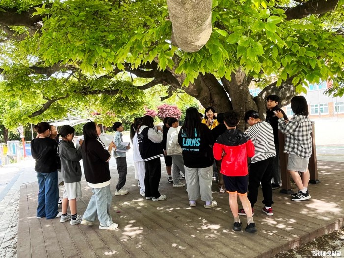 (251016)우리학교와 마을 담은 생태환경도감1.jpg