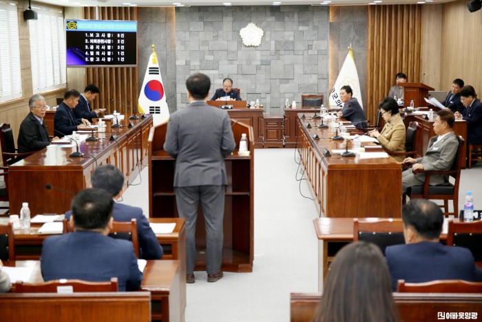 2025.10.28. 제30회 영광군의회 의원간담회-(1).JPG