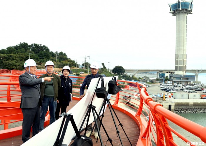 9.사진(칠산타워 주변(목섬) 관광 개발 현장 점검).JPG