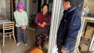 2.사진(익명 기부자, 불갑면 경로당에 쌀 25포 기증)1.jpg