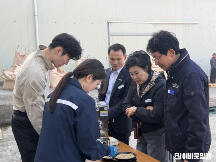 1.사진(법성면, 2025년산 공공비축미곡 수매 시작)1.jpg