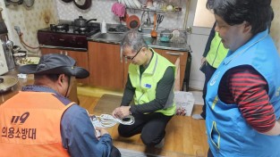 6.사진(불갑면, 전기안전 취약가구 30가구 멀티탭 교체)1.jpeg