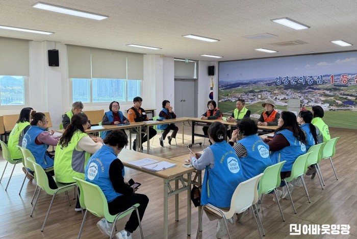 1.사진(군서면, 복지안전 취약계층 대상 안전 멀티탭 교체사업 추진)1.jpg