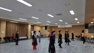 4.사진(불갑면, 주민 건강과 화합을 위한‘라인댄스 교실’운영)1.JPG
