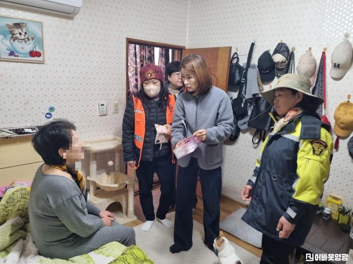 1.사진(홍농읍, 화재 취약계층 107가구 화재예방 안전지원 실시)2.jpg