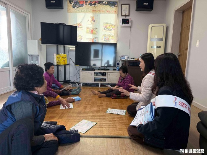 2.사진(홍농읍,쓰레기 분리배출 홍보캠페인 및 환경정화활동 실시)3.jpg