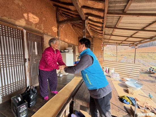 1.보도자료(법성면, 옥당골 결연세대 및 어려운 이웃 가정방문).jpg