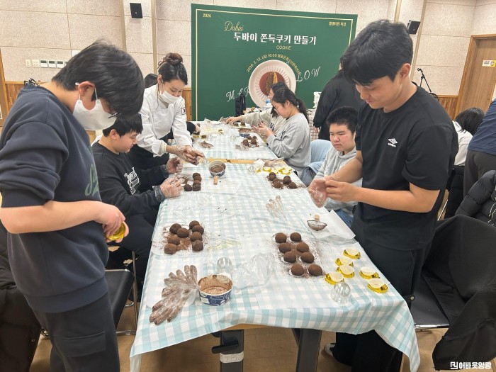 2.사진(SNS 화제의 그맛, 청소년 두바이 쫀득 쿠키 만들기 )2.jpg